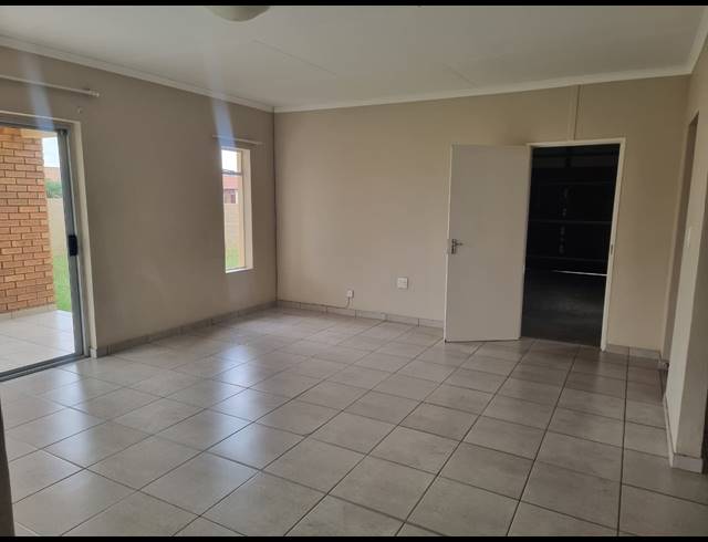 3 BEDROOM TOWNHOUSE FOR SALE IN WATERKLOOF HILL ESTATE